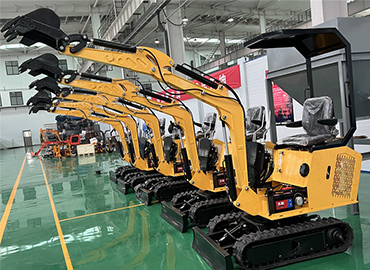 鴻杉廠房內(nèi)MY10型號小型挖掘機(jī)